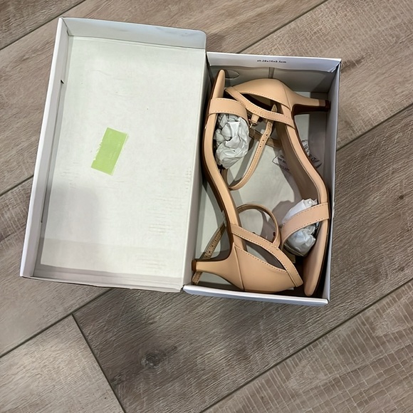 ✨New Beige Sandals✨ - Picture 8 of 8